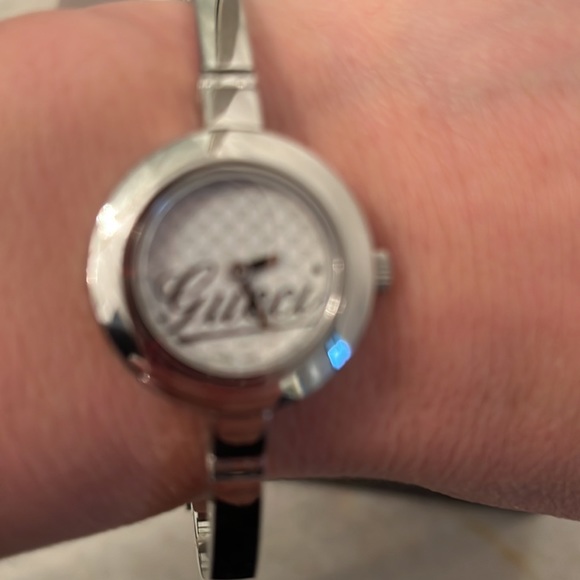 Y2K pre loved ladies Gucci watch (bracelet style) OG box - Picture 6 of 13